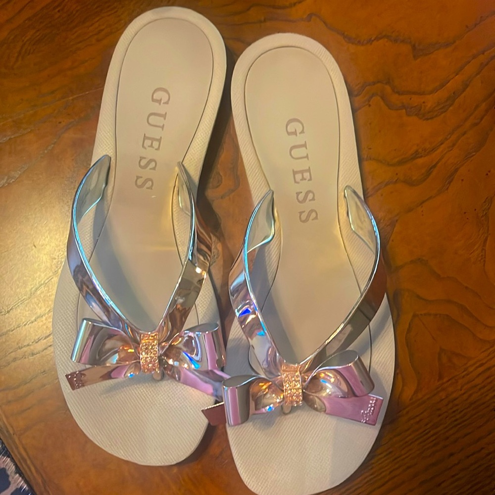 Women’s size 8 flip flops